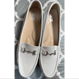 Stylish White Loafers with Silver Accents